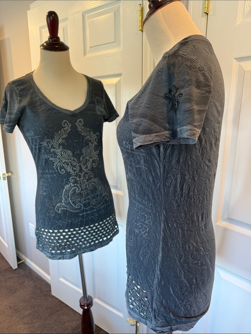Sz M Buckle Velvet & Stone Tee